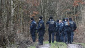 Bereitschaftspolizei durchkämmt Waldgebiet
