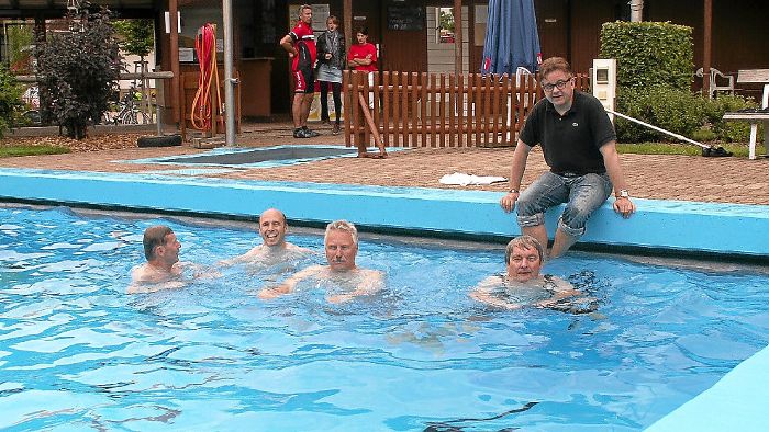 3403 Badegäste tauchen in Hubertshofen im Sommer 2011 ein
