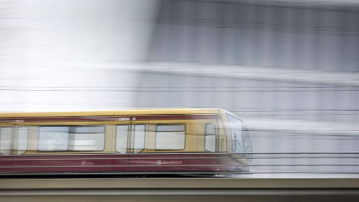 Toter 19-Jähriger auf Dach von S-Bahn-Zug entdeckt
