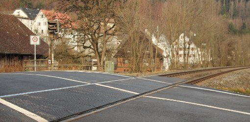 Der Bahnübergang in Talhausen ist ein gefährliches Pflaster für Verkehrsteilnehmer. Foto: Bienger