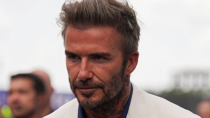 Auch David Beckham steht für  Queen-Sarg in der Schlange