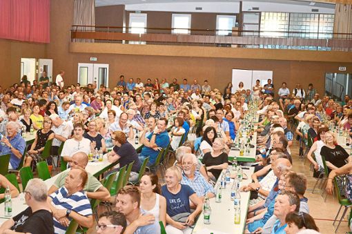 550 Interessierte verfolgten die Vorstellungs- und Fragerunde der Oberbürgermeister-Kandidaten in Sulgen. Fotos: Herzog Foto: Schwarzwälder Bote