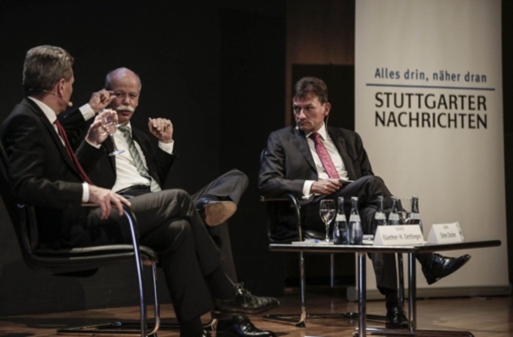 Auf dem Podium: Der Chefredakteur der „Stuttgarter Nachrichten“, Dr. Christoph Reisinger, mit seinen Gästen Daimler-Chef Dr. Dieter Zetsche und EU-Kommissar Günther Oettinger