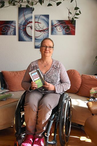 Caren Totzauer will mit ihrem Buch kranken Menschen Mut machen. Foto: Steinmetz Foto: Schwarzwälder Bote