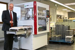 Neue Produktionstechnik und Automation zahlen sich für emtronic bereits aus, erläutert Geschäftsführer Jürgen Maier in Schömberg.   Foto: k-w Foto: Schwarzwälder Bote