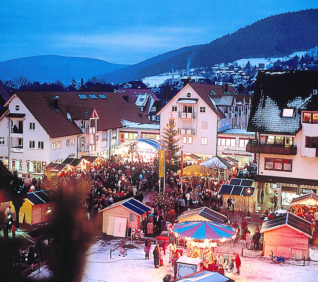 Der Rosenplatz wird ab Donnerstag wieder zum Weihnachtsdorf. Foto: Baiersbronn Touristik