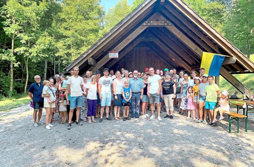 Flüchtlinge aus der Ukraine und Vertreter der Seelbacher Vereine feierten gemeinsam ein Sommerfest am Waldspielplatz Tretenbach. Quelle: Unbekannt