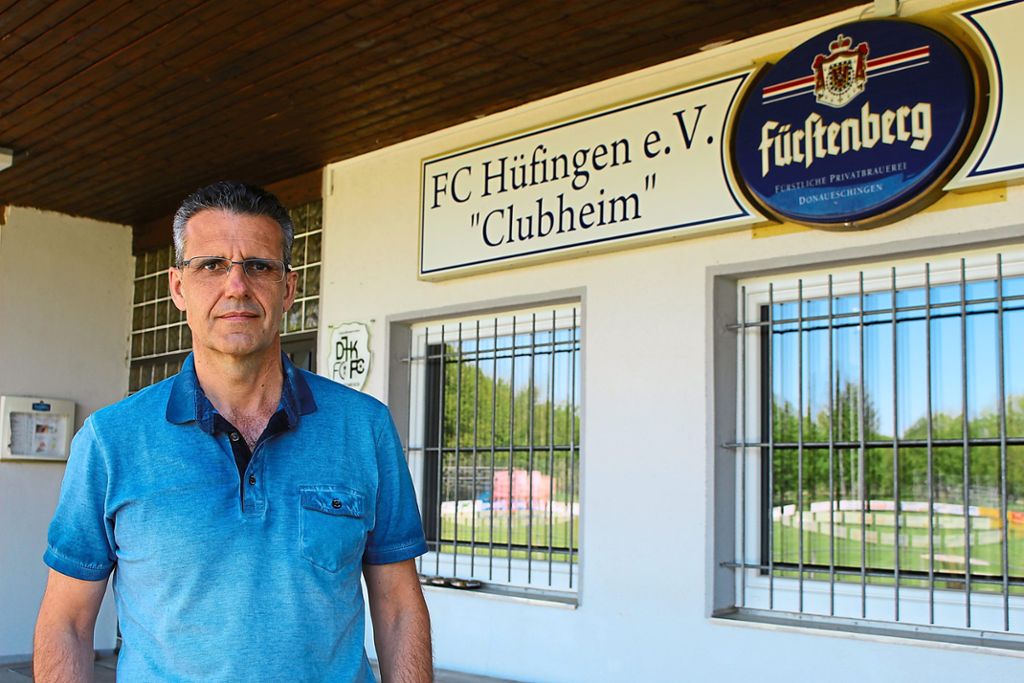 Noch in diesem Jahr wird das Clubheim des FC Hüfingen grundlegend saniert. Bereits im Oktober soll es losgehen, sagt Karl Fritschi, Vorsitzender des Vereins. Foto: Simon