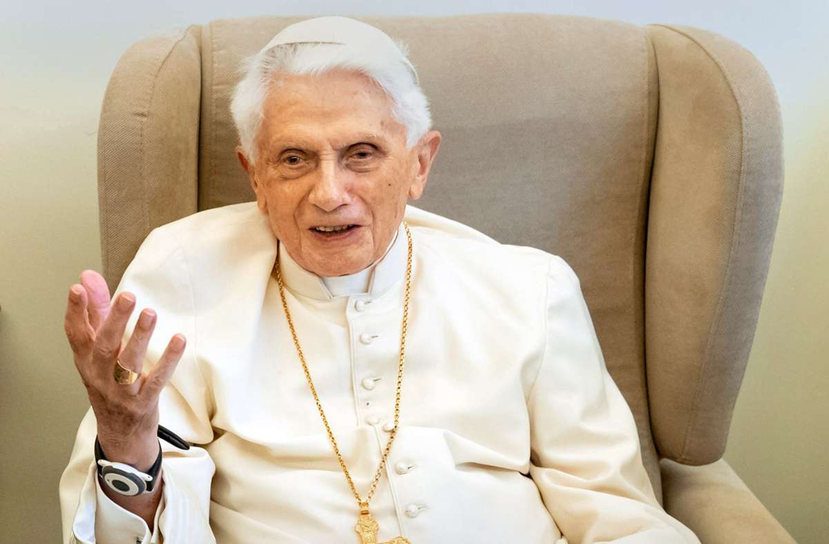 Missbrauch in Katholischer Kirche: Papst Benedikt in Gutachten schwer belastet