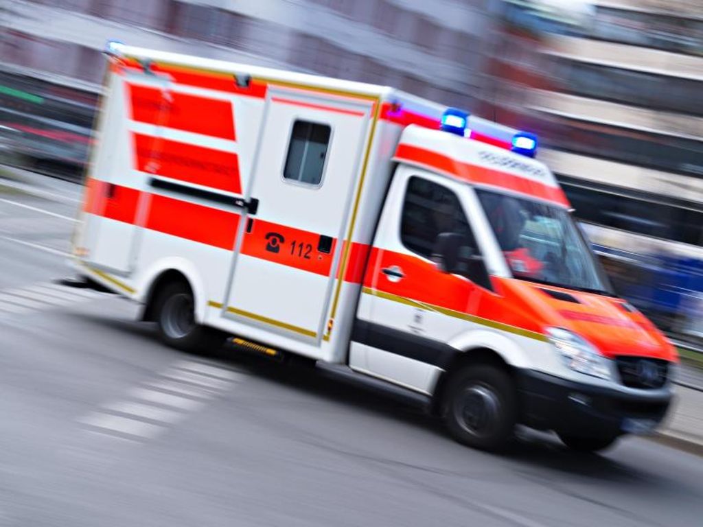 Ein Pedelec-Fahrer ist beim Abbiegen in Balingen von einem Auto erfasst und schwer verletzt worden. Zum Artikel