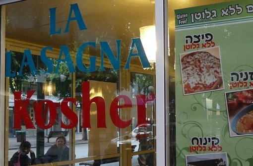 Restaurants, die ein Koscher-Zertifikat vom Rabbinat der jeweiligen Stadt erhalten möchten, müssen am Schabbat geschlossen bleiben und das jüdische Speisegesetz Kaschrut einhalten. Foto: Welzhofer