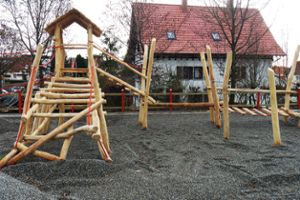 Bei der Umgestaltung des Schulhofs der Grundschule werden Bewegungsangebote aufgebaut.   Foto: Göttling