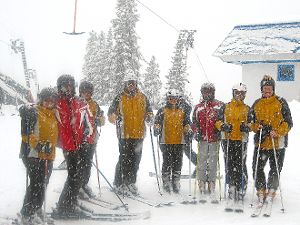 Beim Skiausflug ins Wettersteinmassiv sind die Wintersportler des SV Bad Teinach von heftigem  Schneetreiben em­pfangen worden. Foto: Skiverein Foto: Schwarzwälder-Bote