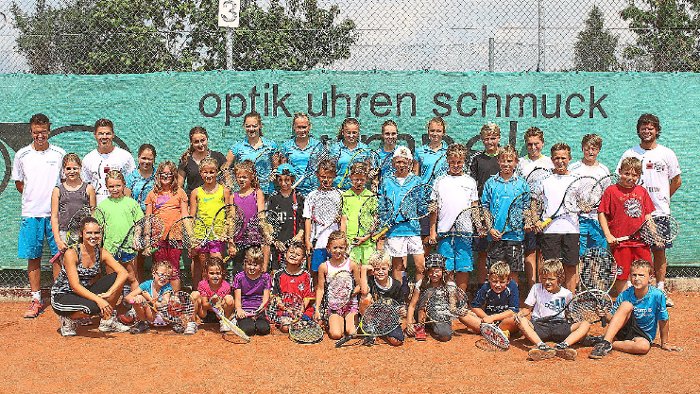 38 Tenniscracks schwingen in Bochingen die Schläger