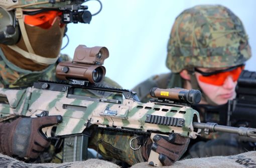 Bundeswehrsoldaten  mit dem Sturmgewehr Heckler & Koch G36. Foto: imago images/Björn Trotzki