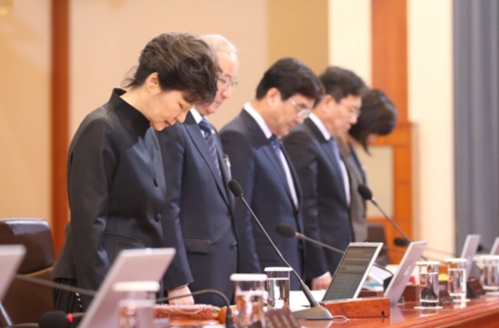 Die südkoreanische Staatspräsidentin Park Geun Hye hat sich bei der Bevölkerung für fehlerhaftes Krisenmanagement entschuldigt.  Foto: dpa