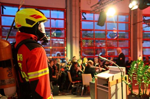 Mit einem offiziellen Festakt begann die Feuerwehrabteilung Wildberg ihre Feier zu 150 Jahre Bestehen. Foto: Menzler