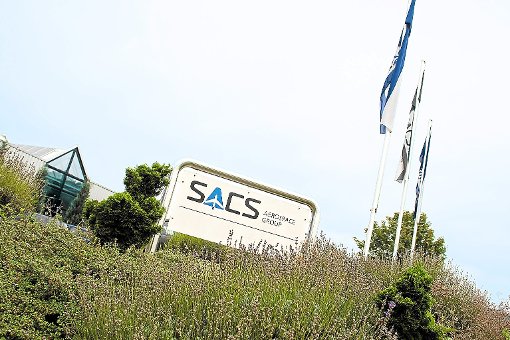 Das Firmenschild der Unternehmensgruppe SACS steht bald im Empfinger Gewerbegebiet Autobahnkreuz.  Foto: SACS