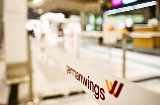 Die meisten Check-in-Schalter von Germanwings am Stuttgarter Flughafen bleiben am Freitag leer Foto: Max Kovalenko