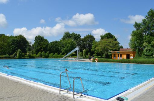 In Hechingen können jetzt auch wieder Frühschwimmer ihre Bahnen ziehen. Das Freibad öffnet ab 11. Juli schon wieder um 7 Uhr. Foto: Jauch