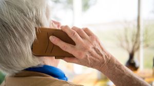 Ominöser Pflegeservice zockt ältere Menschen am Telefon ab