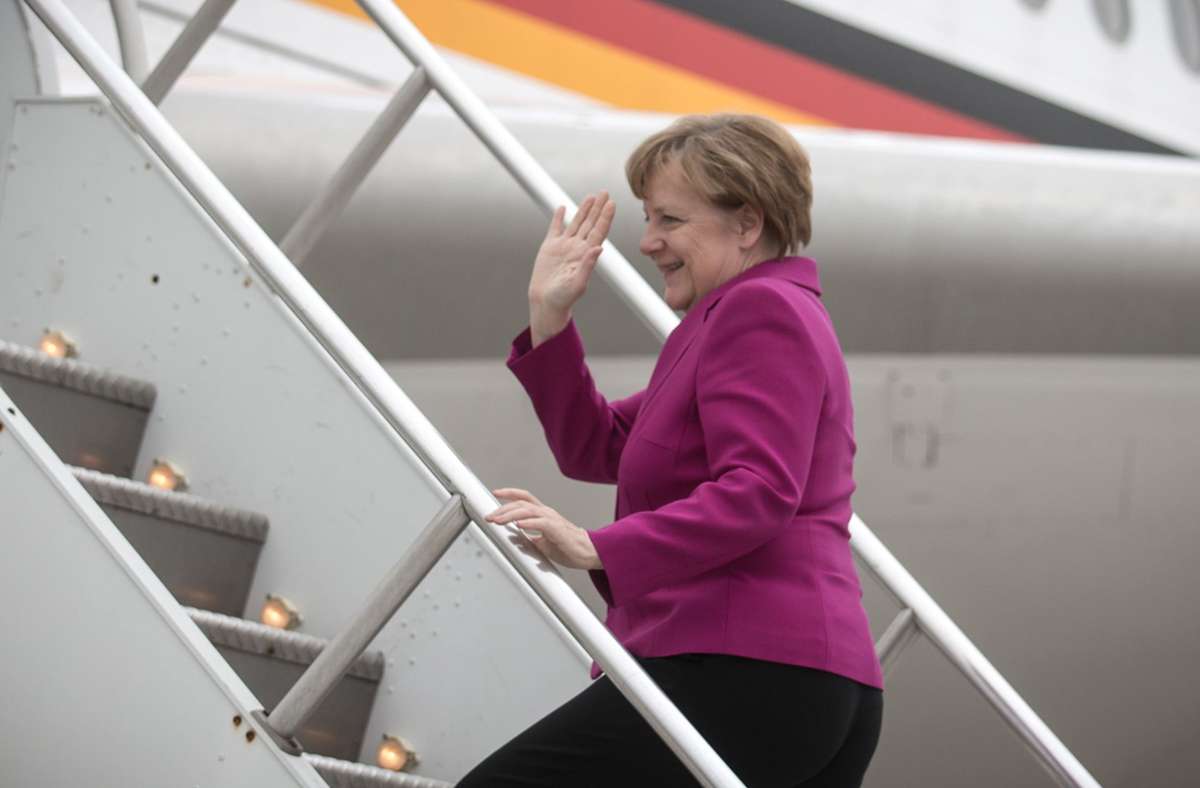 Zum 508. Mal befindet sich Angela Merkel als Kanzlerin auf Auslandsreise – im Regierungsflieger erlebt man sie auch einmal ungeschminkt. Foto: dpa/Michael Kappeler