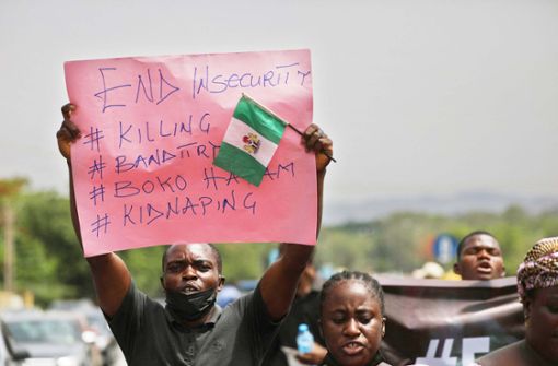 Eltern prangern in Abuja fehlende Sicherheit für ihre Kinder an. Foto: AFP/Kola Sulaimon