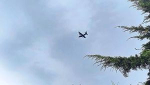 Amerikanisches Transportflugzeug überfliegt  Monakam