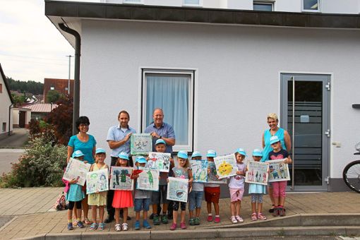 Die Kinder haben ihre Schilder Geislingens Bürgermeister übergeben. Foto: privat Foto: Schwarzwälder Bote