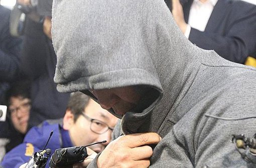 Lee Jun-seok, Kapitän der Unglücks-Fähre, wird mit schweren Vorwürfen konfrontiert. Foto: dpa
