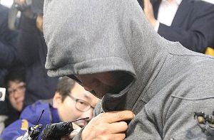 Lee Jun-seok, Kapitän der Unglücks-Fähre, wird mit schweren Vorwürfen konfrontiert. Foto: dpa