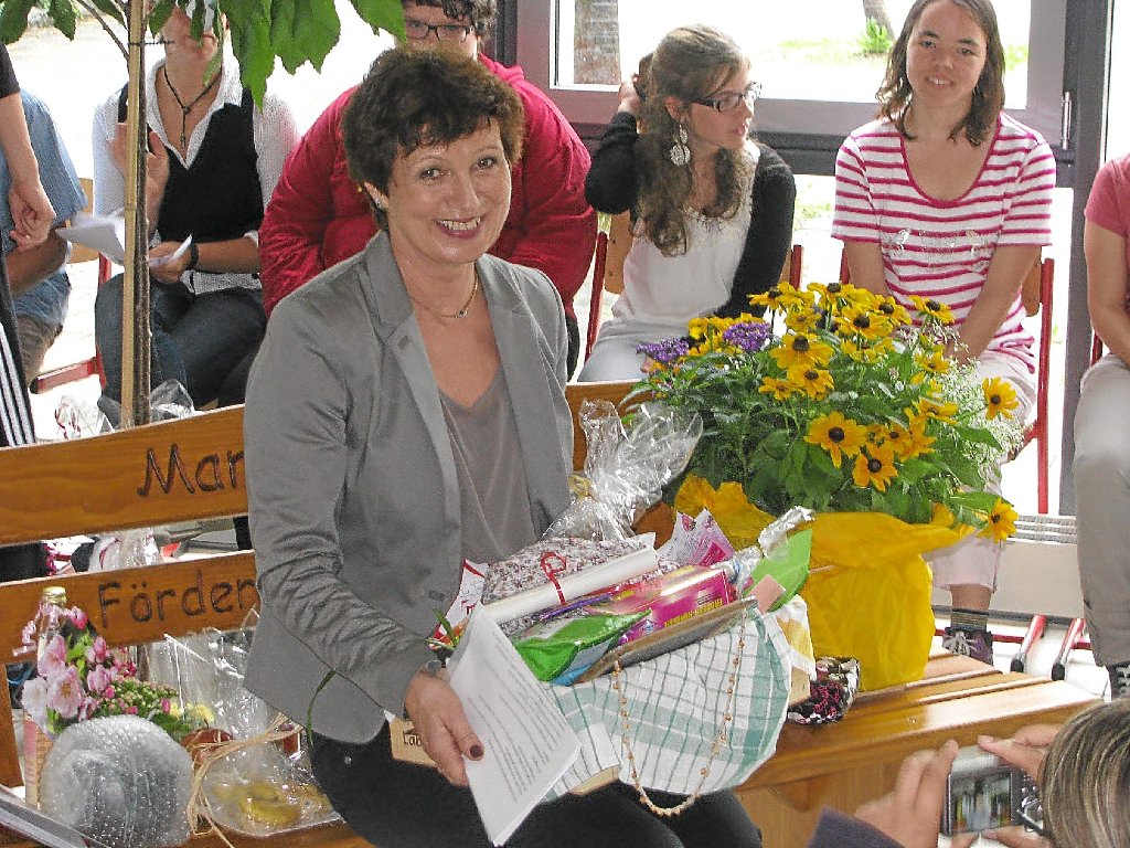 Viele Geschenke und persönliche Wünsche begleiteten Marianne Lang in den Ruhestand.