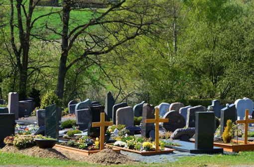 Unbekannte haben in Hardt einen Grabstein eines Urnengrabs gestohlen. (Symbolfoto) Foto: Pixabay/congerdesign