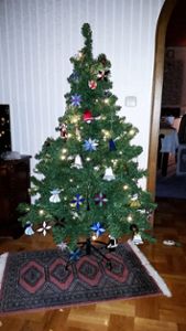 Sterne, aber auch aufwendigere Motive für den Weihnachtsbaum lassen sich in der Tiffany-Technik gestalten und kreieren. Dafür bietet Günter Kunz einen Workshop an. Fotos: Müller Foto: Schwarzwälder Bote