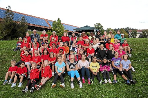 Gut aufgestellt ist die Kinder- und Jugend-Leichtathletik in Waldachtal. Das stellten 48 Kinder beim großen Sportfest zum Abschluss des Sportjahres 2012 unter Beweis.  Foto: Maier Foto: Schwarzwälder-Bote