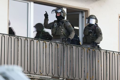 Spezialkräfte der Polizei drangen in die Wohnung des Mannes ein, wobei der tödliche Schuss fiel. (Symbolfoto) Foto: Marc Eich