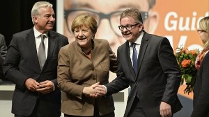 Merkel gibt Wolf Schützenhilfe vor Landtagswahl