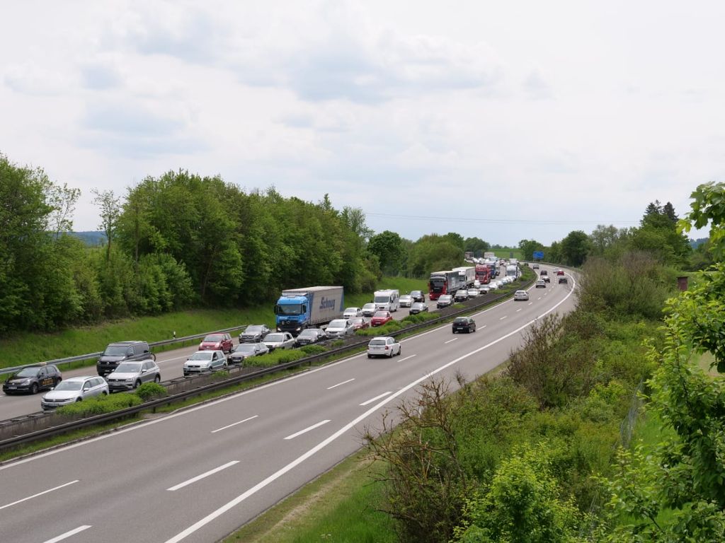 Auf der A 81 bei Oberndorf/Sulz haben sich am Freitag gleich zwei Unfälle ereignet. Es kam zu Staus. 