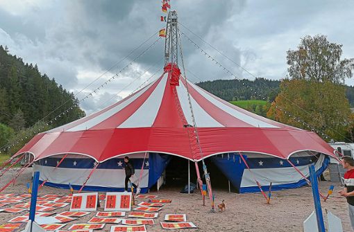 Der Zirkus Enrico ist heute, Samstag, und morgen, Sonntag, in Tennenbronn zu Gast. Den Auf- und Abbau übernimmt die Artistenfamilie selbst. Foto: Reuter/Gruhler
