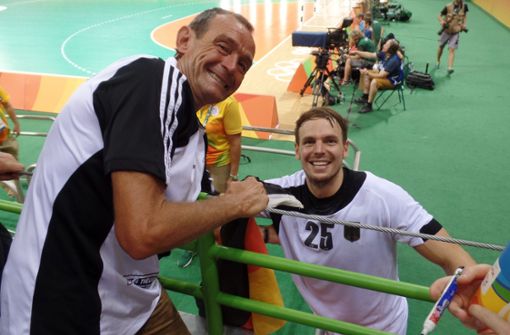 Wolfgang Häfner (li.) als Fan seines Sohnes Kai bei einem Spiel der deutschen Handball-Nationalmannschaft. Foto: red/WH