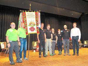 Der Turngau-Banner wurde vom  TSV Denkingen an den TV Aixheim übergeben. Foto: Frei Foto: Schwarzwälder Bote