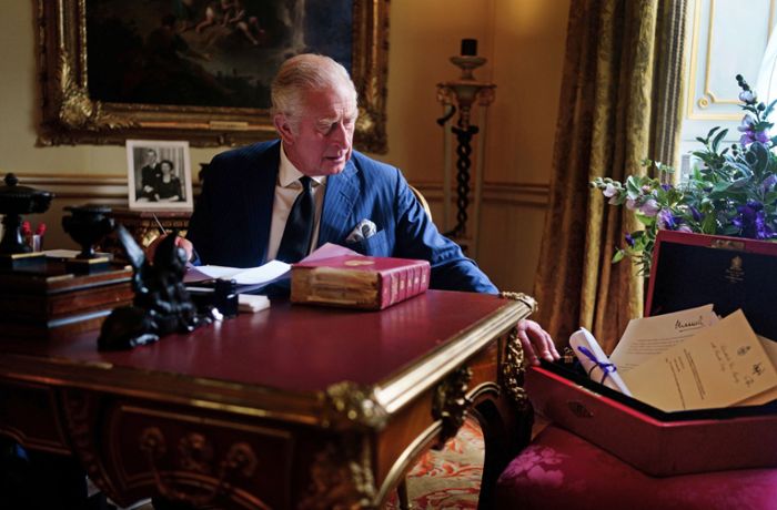 Nach Tod der Queen: König Charles erstmals mit Red Box zu sehen