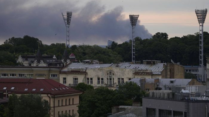 Mehrere Raketenangriffe auf Kiew und Vorort