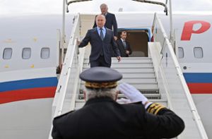 Ein symbolhafter Empfang von Wladimir Putin nach einer Landung Foto: Druzhinin
