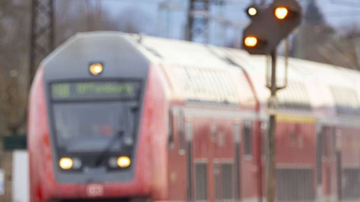 Mann auf Kinzigbrücke bringt Verkehr auf Rheintalbahn zum Erliegen