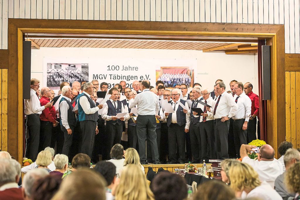 Der Gastgeber des Liederabends, der Männergesangverein Täbingen, hat mehrere Gastchöre eingeladen. Fotos: Huonker