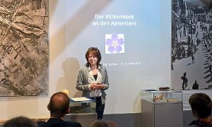 Sibylle Thelen von der Landeszentrale für Politische Bildung hielt einen  Vortrag über den Völkermord in Armenien im Bisinger Heimatmuseum.  Foto: Wais Foto: Schwarzwälder-Bote
