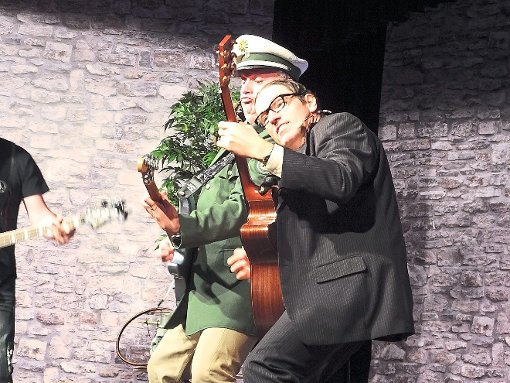 Mit Schwobarock ond dommem Gschwätz begeisterte Odeng das Publikum im Würzbacher Theaterhaus.  Foto: Stocker Foto: Schwarzwälder-Bote