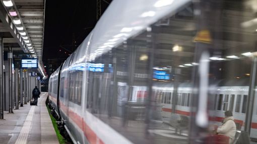 Alle ICE-Züge zwischen Frankfurt und Stuttgart sind von Verspätungen uns Ausfällen betroffen. (Symbolfoto) Foto: dpa/Marijan Murat