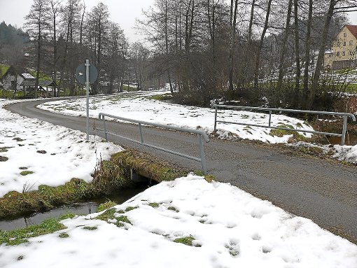 In Burgberg ist für 37 000 Euro die Erneuerung der Bücke über den Mühlenkanal beim Mühlenweg geplant. Foto: Vaas Foto: Schwarzwälder-Bote